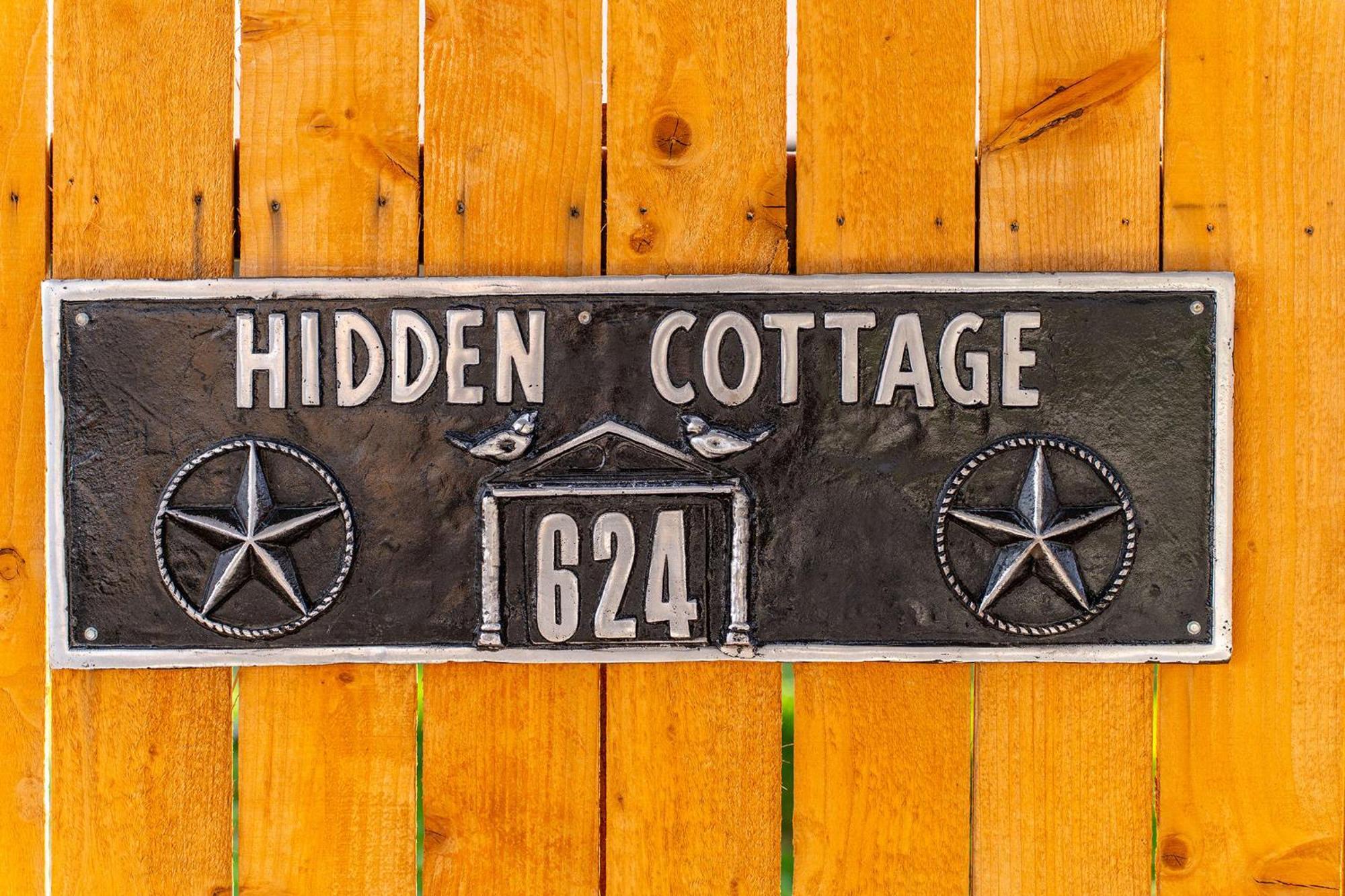 Hidden Cottage Mins To Main St And Sleeps 4 Fredericksburg Dış mekan fotoğraf