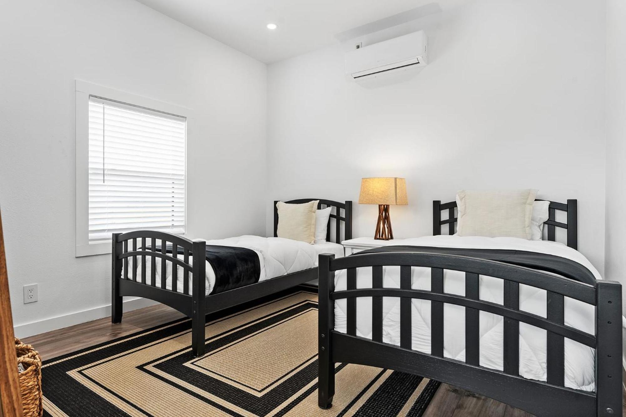 Hidden Cottage Mins To Main St And Sleeps 4 Fredericksburg Dış mekan fotoğraf